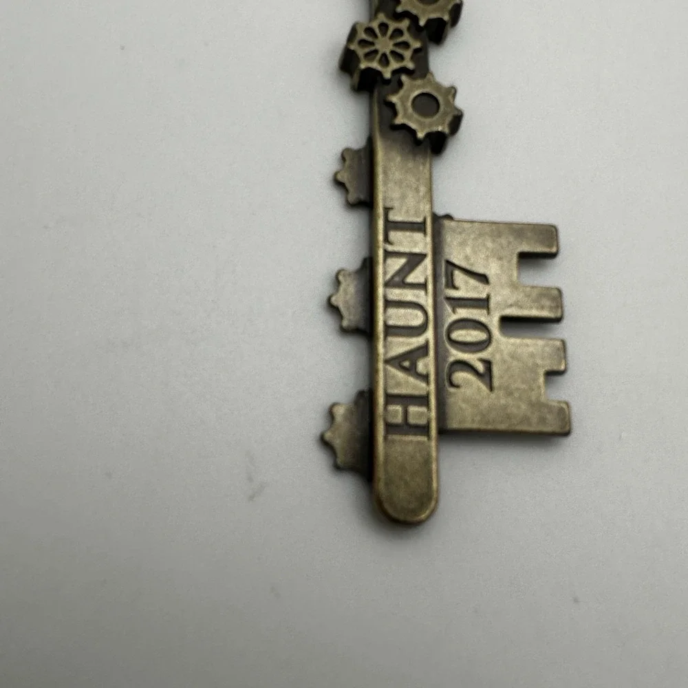 California‎ Great America Haunt 2017 Keychain Lot 3 Steampunk Gear Keys